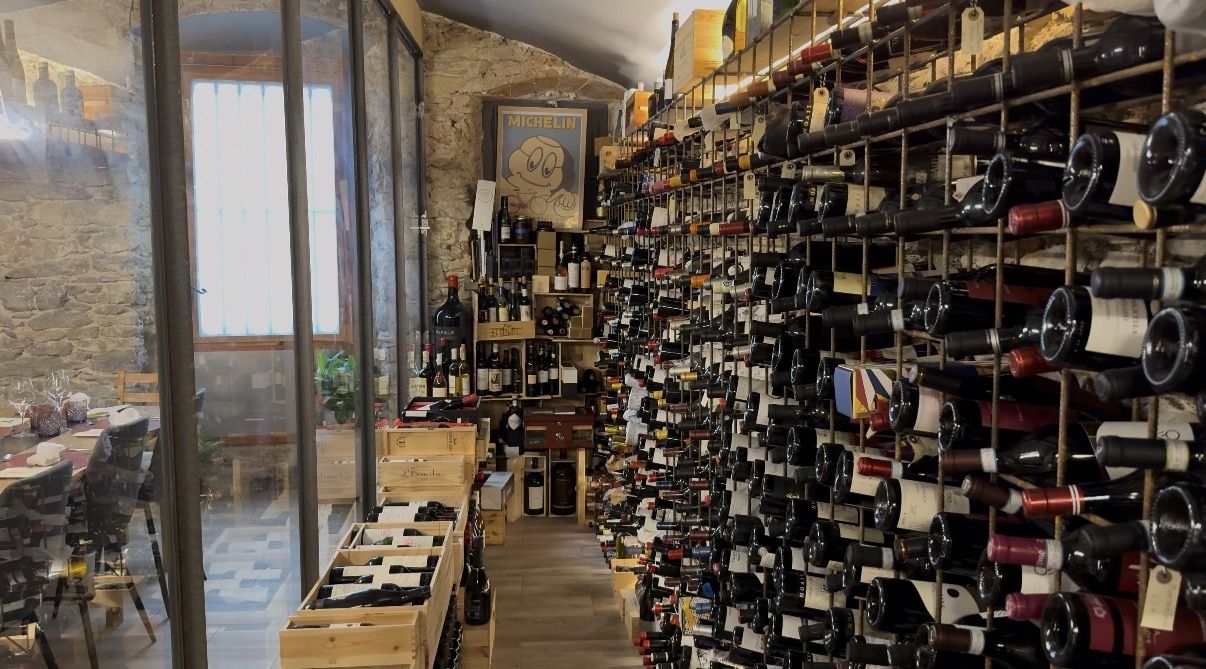 Bodega de vinos italianos de Casa Maestro Bistró
